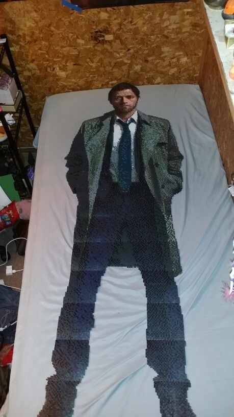 Life size Castiel made out of 30,000 perler beads. Took 50 hours & stands at 6'2" tall. by Perler Bead Art by Mici Check out her FB page! Supernatural Costume, Supernatural Crafts, Supernatural Jewelry, Supernatural Drawings, Eric Kripke, Melty Bead Patterns, Fusion Beads, Melting Beads, Iron Beads