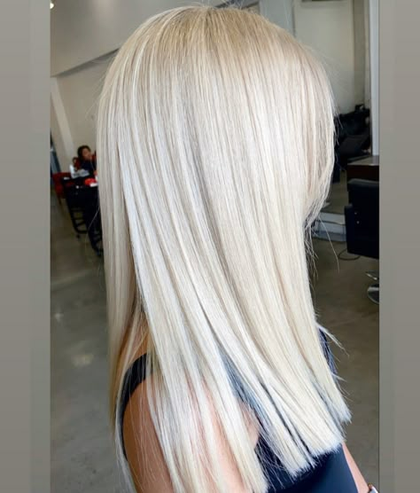 Medium Reverse Bob Haircut, Platinum Blonde Balayage Long Hair, White Blonde Hair Highlights, White Blonde Hair Aesthetic, Clean Blonde Hair, Platinum Blonde Babylights, Cool Platinum Blonde Hair, Medium Length Platinum Blonde Hair, Icy Platinum Blonde Hair