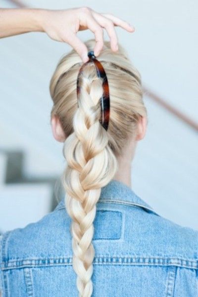 Hair How To: Banana Clip Braided Faux Hawk Homemaker Fashion, A2 Hair, Clip Hair Styles, Banana Clip Hairstyles, Banana Clip Hair, Best Hair Styling Products, Five Minute Hairstyles, Cool Easy Hairstyles, Loose French Braids