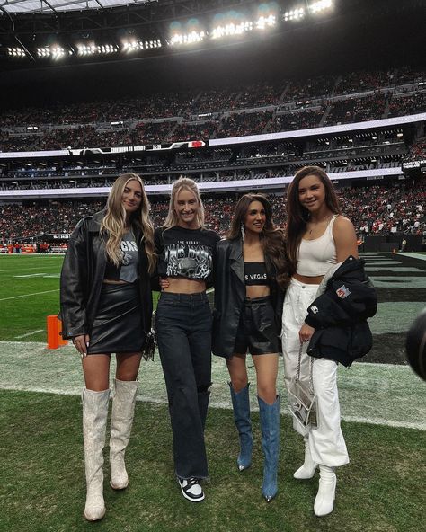 season ended a week ago but already miss it ✨☠️🫶🏼 | Instagram Nfl Football Game Outfit, Allison Kuch, Baddie Winter Outfits, Nfl Wives, Super Bowl Outfit, College Gameday Outfits, Nfl Football Games, New York Outfits, Game Outfit