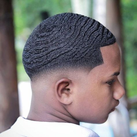 Men Waves Haircut, Haircut Men 2020, Drop Fade Haircut Black Men, Short Hair Styles For Men, Waves 360, Black Man Haircut Fade, 360 Waves Hair, Temp Fade Haircut, Trending Hairstyles For Men