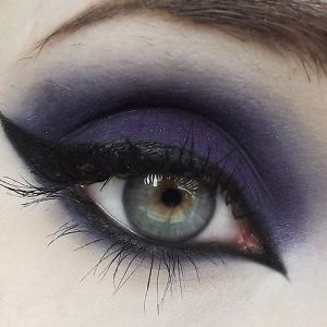 Pretty Zombie, Goth Eye Makeup, Eyeshadow Singles, Eye Model, Devil Makeup, Purple Goth, Scene Makeup, Indie Makeup, Swag Makeup