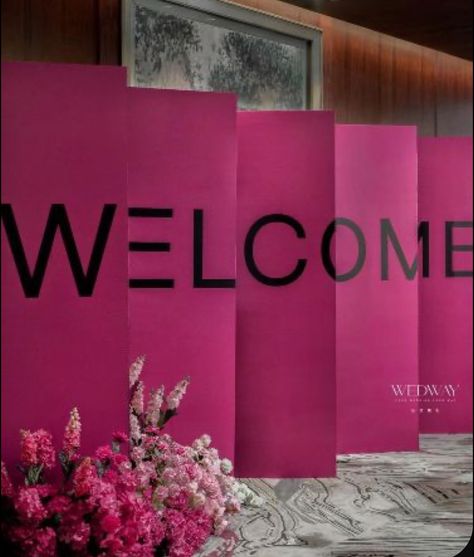 Womens Conference Photo Backdrop, Event Entrance Design Ideas, Conference Entrance Design, Panel Stage Design, Conference Decorations Events, Corporate Events Decor, Corporate Event Backdrop, Conference Event Design, Event Entrance Decor