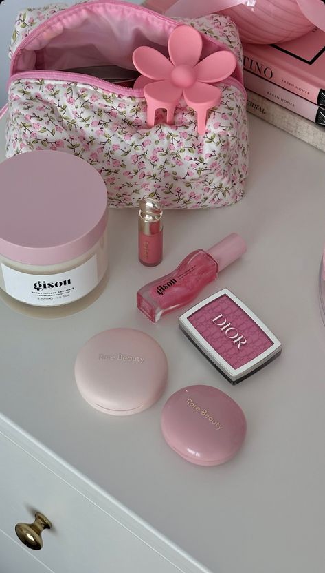 Aesthetic Makeup Wallpaper, Pink Girly Things Aesthetic, Pink Aesthetic Lifestyle, Makeup Influencer, Pitch Template, Pink Lifestyle, Pink Life, Makeup And Skincare, Pink Girly Things