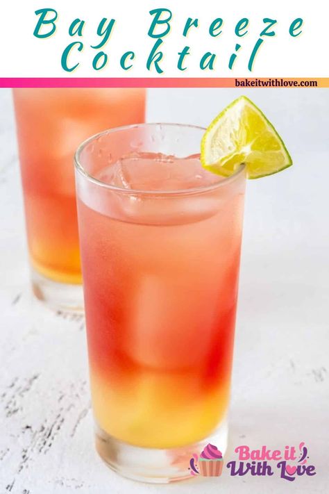 Pineapple Breeze Drink, Baybreeze Recipe, Malibu Cocktail, Cranberry And Pineapple, Light Cocktail Recipes, Bay Breeze Cocktail, Malibu Bay Breeze, Shots Alcohol Recipes, Coconut Rum Drinks