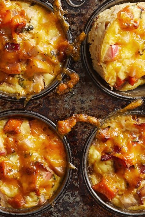 These sweet and savory mini casseroles are ready in just an hour. Refrigerate or freeze the leftovers to enjoy later. #breakfast #healthybreakfast #breakfastideas #brunchideas #healthybreakfastrecipes #breakfastideas #brunchideas #recipe #eatingwell #healthy Christmas Breakfast Casserole, Fall Recipes Breakfast, Easy Breakfast Brunch, Mini Casseroles, Lunch Appetizers, Fall Breakfast, Christmas Breakfast, Muffin Tins, Breakfast Recipes Casserole