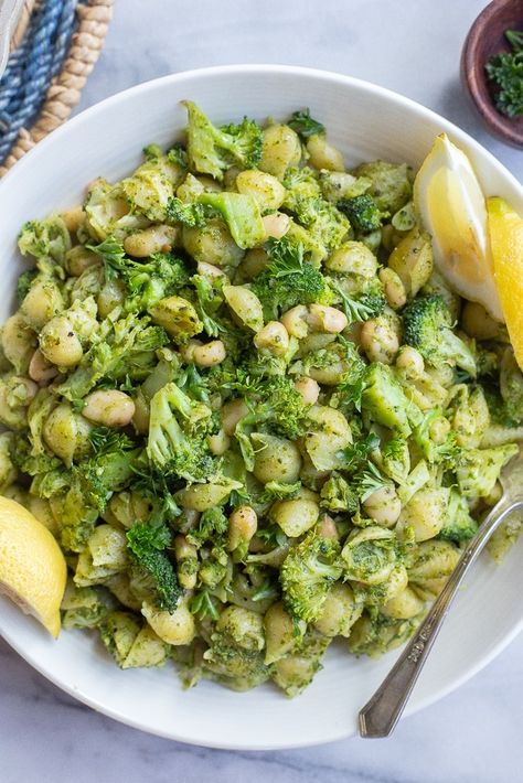 This Pesto Pasta with Broccoli and White Beans is an easy 30 minute dinner that's packed with tons of broccoli and protein! It can easily be made vegan or gluten free and it's great for the entire family. Bookmark this healthy pesto pasta for your weekly meal plan! #pestopasta #broccolipasta #vegandinner #easyrecipe #vegetarian White Bean Pesto Pasta, Pesto Pasta With Broccoli, Pesto White Bean, Broccoli White Bean, White Bean Pesto, Healthy Pesto Pasta, Vegetarian Pasta Recipes Easy, Broccoli Pesto Pasta, Vegetarian Pesto