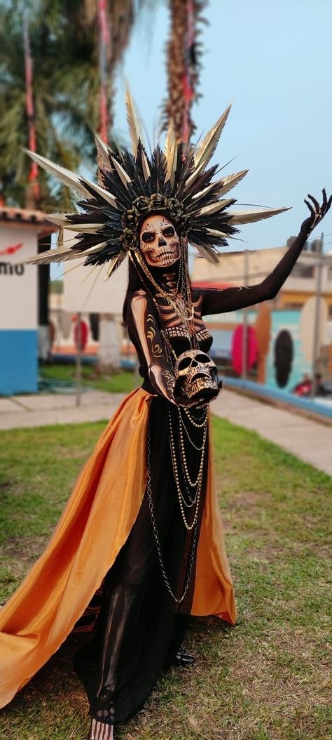 Catrina Costume Ideas, Catrina Outfit, Catrina Dress, Catrina Costume, Tulle Costumes, Mexican Halloween, Halloween Outside, Amazing Halloween Makeup, Sugar Skull Art