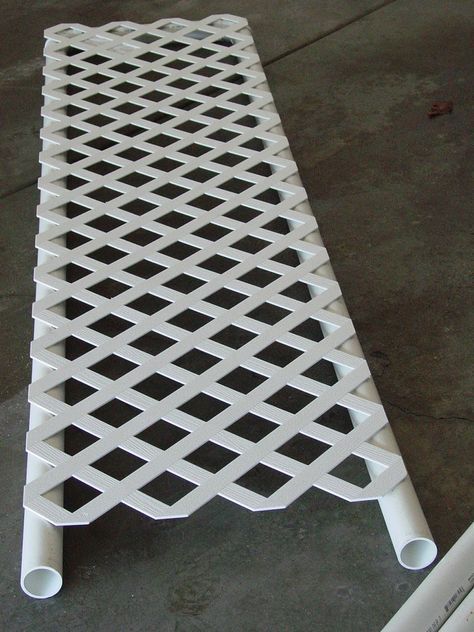 Lattice Ideas, Pvc Pipe Projects, Pvc Projects, Diy Trellis, Kraf Diy, Privacy Fence, Garden Trellis, Garden Crafts, Raised Beds