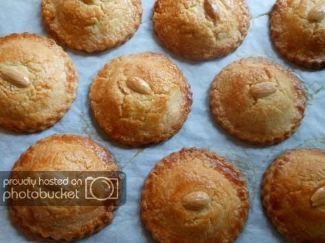 Gevulde koeken - BakeBakeBake Dutch Appetizers, Dutch Baking, Almond Paste Cookies, Vegetarian Christmas Recipes, Dutch Cookies, Netherlands Food, Dutch Food, Almond Meal Cookies, Travel Recipes