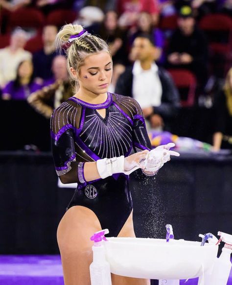 Livy Dunne Gymnastics, Lsu Gymnastics Aesthetic, Liv Dunne, Livy Dunne, Gymnastics Senior Pictures, Rebecca Jenshak, Gymnastics Aesthetic, Livvy Dunne, Lsu Gymnastics