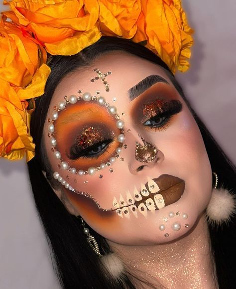 Catrina Makeup Half Face, Catrina Makeup Easy, Catrina Makeup Ideas, Candy Skull Makeup, Catrina Costume, Catrina Makeup, Muertos Makeup, Day Of The Dead Makeup, Halloween Makeup Sugar Skull