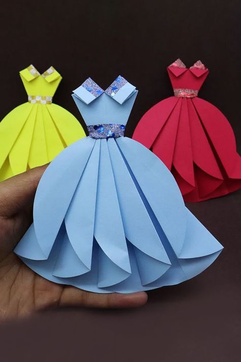 Origami Dress Tutorial, Paper Crafts Diy Origami, Paper Hand Craft, Dress Origami, Paper Folding Crafts, Origami Paper Folding, Origami Dress, Dress Tutorial, Textiles Projects