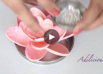 Chocolate Flower using Plastic spoons  By: Adilicious | By MetDaan CakesFacebook Chocolate Flower Petals, Petal Cupcakes, Petal Cake, Flower Pedals, Chocolate Spoons, Icing Flowers, New Things To Try, Chocolate Roses, Chocolate Flowers