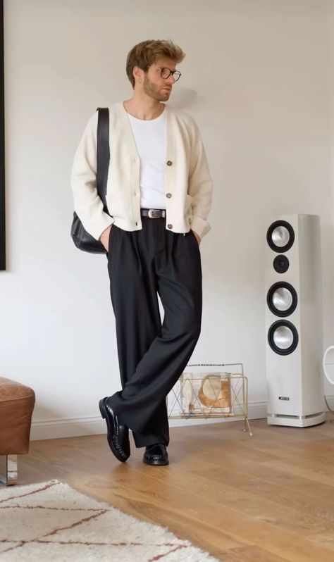 French Tuck Men, Black Sweater Outfit, Sweater Outfits Men, Men Fashion Photoshoot, Mens Work Outfits, Mens Smart Casual Outfits, Minimalist Fashion Men, Pants Outfit Men, Trendy Boy Outfits