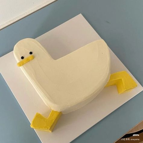 Birthday Cake Ideas Funny, Cute Duck Cake, Goofy Cake, Cakes Creative, Duck Cake, Vintage Birthday Cakes, 귀여운 음식 그림, Birthday Cute, Funny Birthday Cakes