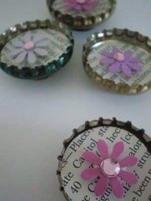 Diy Bottle Cap Crafts, Bottle Top Crafts, Bottle Cap Projects, Top Craft, Bottle Cap Jewelry, A Spoonful Of Sugar, Bottle Cap Magnets, Michaels Craft, Beer Bottle Caps