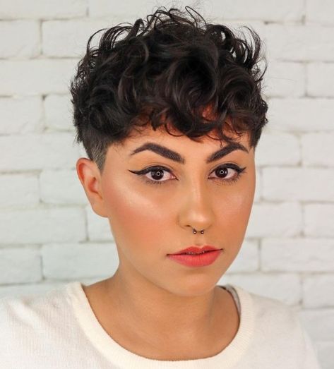 Pixie Cut Shaved Sides, Edgy Pixie Hairstyles, Short Haircuts Ideas, Shaved Pixie, Wavy Pixie, Textured Pixie Cut, Pixie Cut With Undercut, Haircuts Ideas, Edgy Pixie Cuts