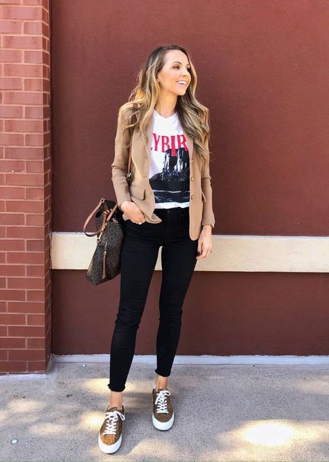 Day To Night Outfit Ideas, Day To Night Outfit, Trainers Outfit, Night Outfit Ideas, Leopard Print Outfits, Simple Summer Dresses, Graphic Tee Style, Olive Green Jacket, Graphic Tee Outfits