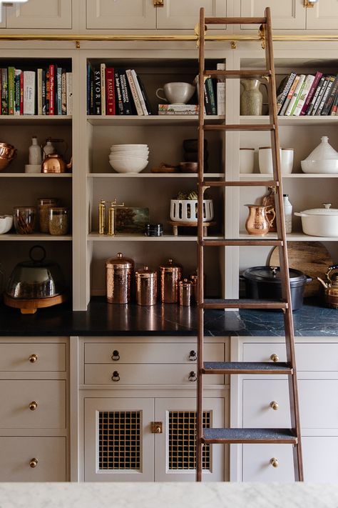 Bookshelf In Kitchen, Kitchen Ladder, Cottage Vibes, Kitchen Farmhouse, Countertop Materials, Modern Farmhouse Kitchens, Ikea Kitchen, Decoration Inspiration, Kitchen Decoration