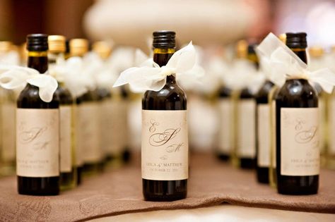 Wine Bottle Wedding Favors, Mini Wine Bottle Favors, Wine Bottle Favors, Champagne Wedding Favors, Wine Theme Wedding, Diy Wedding Favors Cheap, Wine Favors, Wine Wedding Favors, Trendy Wedding Favors