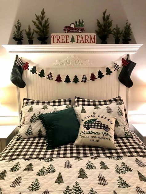 Christmas Bed Sheet Sets, Red And Green Christmas Bedroom Decor, Master Bedrooms Decor Cozy Christmas, Xmas Decor Aesthetic, Christmas Room Decor Ideas Bedrooms Easy, Christmas Theme Bedroom Ideas, Christmas Bedroom Simple, Bedroom Christmas Decor Ideas Diy, Green And White Christmas Bedroom