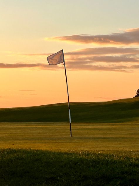 #sunset #spring #golf #golfcourse #orange #aesthetic #tiktok Golf Aesthetics Wallpaper, Golf Aethestic, Golf Aesthetics, Aesthetic Golf Pictures, Golfing Aesthetic, Golf Course Aesthetic, Golf Aesthetic, Aesthetic Golf Course, Golf Sunset