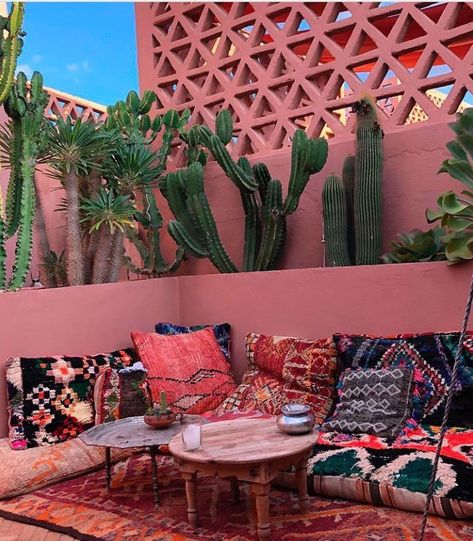 Moroccan Outdoor Decor, Moroccan Garden, Balkon Decor, Vintage Loft, Outdoor Seating Area, Moroccan Homes, Moroccan Interiors, Boho Garden, Casa Exterior