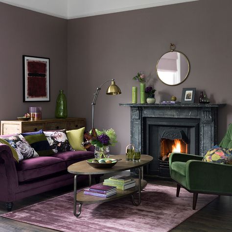 Green-living-room-ideas-regal-purple Mauve Living Room, Sage Living Room, Dark Green Living Room, Burgundy Living Room, Green Living Room Decor, Purple Living Room, Living Room Color Schemes, Room Color Schemes, Living Room Green