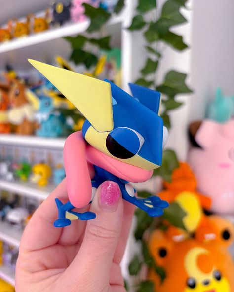 Greninja Funko Pop 💙 He’s not a favourite Pokémon of mine, but he sure does look awesome as a funko pop! 🥹🙌🏻 Are you a Greninja fan? Cute Funko Pops, Pokemon Funko Pop, Greninja Pokemon, Pokemon Craft, June 16, Funko Pops, Funko Pop, Things To Buy, Action Figures