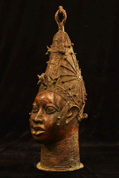 Gold People, Nubian Culture, Benin Bronzes, Nigerian Artifacts, Benin Bronze Head, Benin Bronze, African Artifacts, Ceramic Faces, Nigerian Sculpture