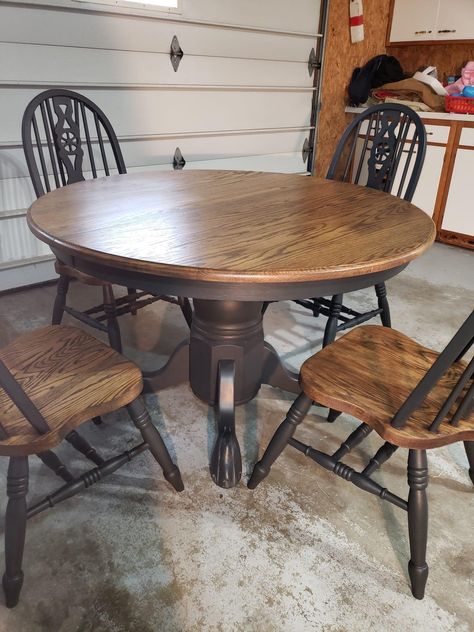 Makeover Kitchen Table, Oak Kitchen Table Makeover, Refurbished Kitchen Tables, Dining Table Redo, Oak Kitchen Table, Oak Table And Chairs, Kitchen Table Oak, Dining Room Table Makeover, Painted Kitchen Tables