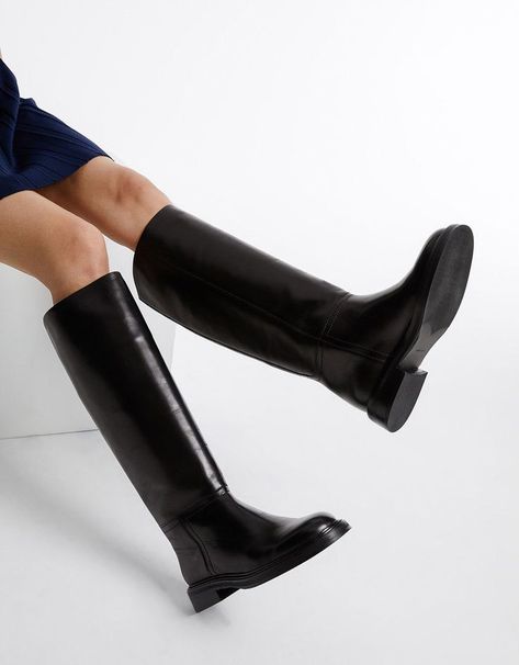 Leather-based Knee Boots Flat Boots Outfit, Flat Knee Boots, Knee High Boots Leather, Knee High Boots Flat, Leather Knee Boots, Boots Flat, Thick And Fit, Fall Boots, Leather Product