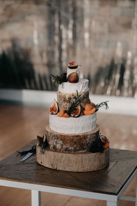 Cheese Wheel Cake Wedding, Cheese Stack Wedding Cake, Cheese Wheel Wedding Cake, Wedding Cake Cheese Wheel, Cake Made Of Cheese, Cheese Wheel Cake, Wedding Cales, Stack Cake, Wedding Cheese