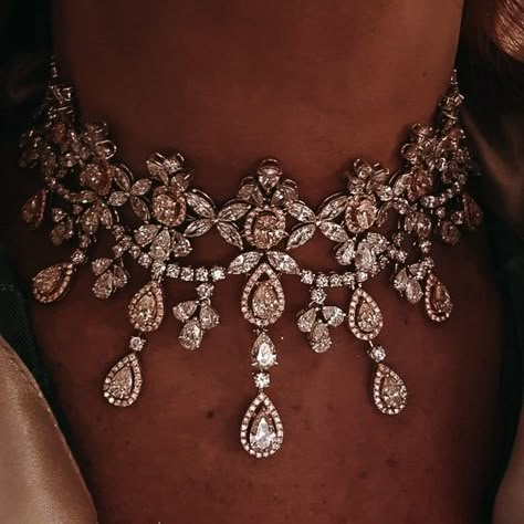 Beauty Pageant Aesthetic, Bridal Diamond Necklace, Neck Pieces Jewelry, Fancy Jewelry Necklace, Jewellery Design Sketches, Expensive Jewelry Luxury, Fancy Jewellery Designs, Diamond Choker, Necklaces And Bracelets