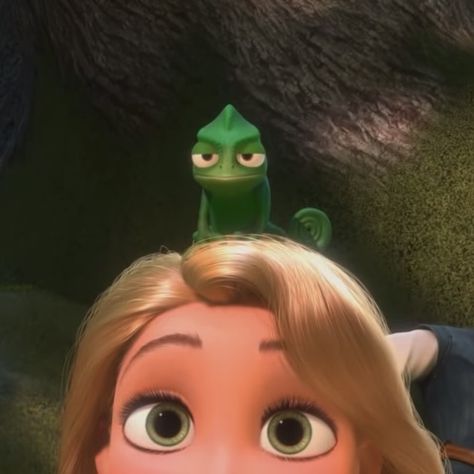 Pascal Tangled, Rapunzel Pascal, Rapunzel Disney, Disney Rapunzel, Tangled Rapunzel, Princess And The Frog, Disney Tangled, The Princess And The Frog, The Frog