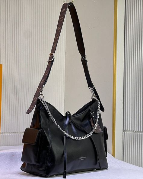 Louis Vuitton | CarryAll Cargo PM 👉Available Now👈 ➡️DM for more details and Price ➡️Payment method PayPal ➡️Delivery all over the world 🌎 Lv Carryall, Louis Vuitton Carryall, All Over The World, Dior, Chanel, Louis Vuitton, Gucci, The World, Quick Saves