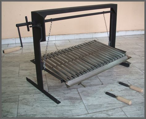 Sistema de cadenas para barbacoa de obra Argentine Grill, Diy Wood Stove, Brick Bbq, Barbecue Design, Bbq Grill Design, Freestanding Fireplace, Fire Pit Grill, Outdoor Kitchen Patio, Wooden Pallet Projects