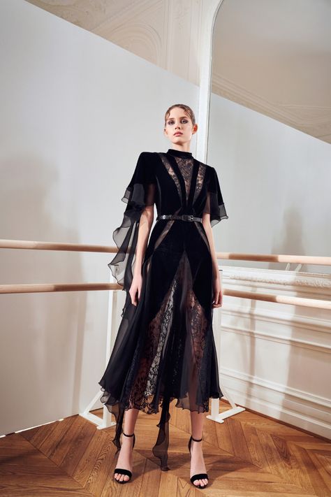 فستان سهرة, Trendy Fall Outfits, Zuhair Murad, Fantasy Fashion, Mode Inspiration, Pre Fall, Fancy Dresses, Tango, Classy Outfits