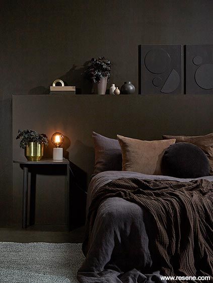 Guy Bedroom, Dark Brown Bedrooms, Dark Bedroom Aesthetic, Dark Gray Bedroom, Brown Bedroom Decor, Earthy Bedroom, Brown Rooms, Moody Bedroom, Dark Bedroom