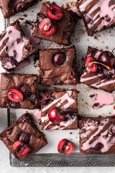 Chocolate Cherry Brownies, Cherry Brownies, Cherry Glaze, Chocolate Pieces, Brownies Recipe Homemade, Easy Chocolate Cake, Dessert Bar Recipe, Easy Homemade Recipes, Fresh Cherries