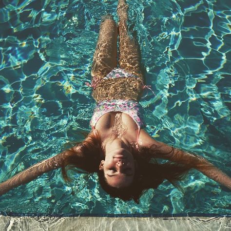 swimming pool picture ideas inspo Pool Picture Ideas, Swimming Pool Photography, Summer Instagram Pictures, Swimming Pool Pictures, Poses For Pictures Instagram, Pool Poses, Swimming Pool Photos, Pool Photography, Pool Picture