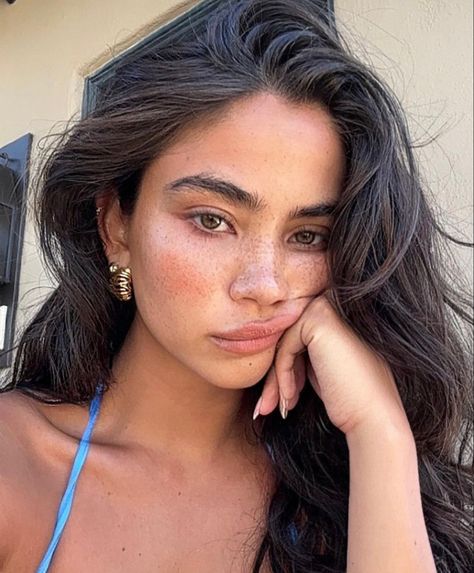 Italian Girl Aesthetic, Christina Nadin, Freckles Girl, Men Hair Color, Blowout Hair, Clean Makeup, Vintage Beauty, Maquillaje De Ojos, Makeup Inspiration