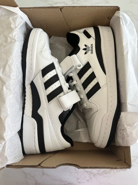 Shoe Wishlist Adidas, Shoes Adidas Aesthetic, Shoe Wishlist 2024, Fancy Men Shoes, Shoes Aesthetic Nike, Adidas Shoes Aesthetic, Shoes Aesthetic Men, Zapatillas Aesthetic, Shoes Sneakers Aesthetic