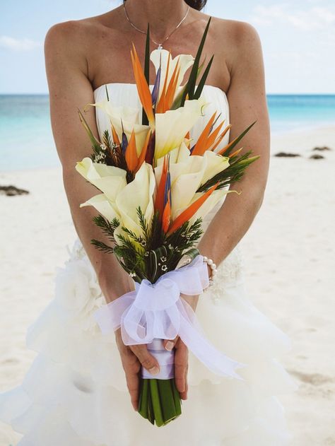 Beach Wedding Bouquet, Bird Of Paradise Wedding, Beach Bouquet, Tropical Wedding Bouquets, Paradise Wedding, Bouquet Bride, Beach Wedding Flowers, Boda Mexicana, Destination Wedding Mexico