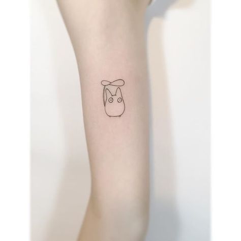 . . Totoro. 토토로 . #tattoo #tattoos #art #design  #illustration #linetattoo… Kodama Tattoo, Tatuaje Studio Ghibli, Playground Tattoo, Stick Poke Tattoo, Tattoo Tiny, Ghibli Tattoo, Stick N Poke, Disney Tattoo, Trendy Tattoo