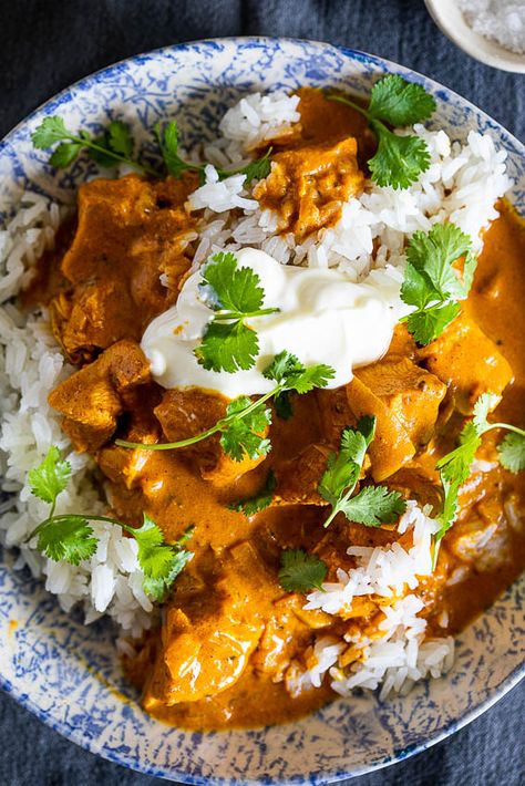 Slow Cooker Butter Chicken - Simply Delicious Butter Chicken Slow Cooker, Creamy Curry Sauce, Slow Cooker Butter Chicken, Chicken Curry Recipes, Butter Chicken Curry, Mexican Shredded Chicken, Creamy Curry, Cacciatore Recipes, Pork Dinners