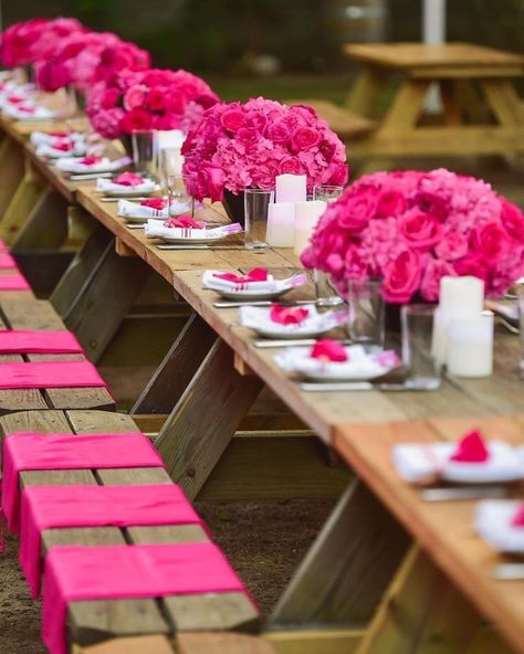 Pink And White Picnic Decor, Hot Pink Party Table Decor, Magenta Birthday Decorations, Small Events Ideas, Pink Table Decor Wedding, Shades Of Pink Table Decor, 30th Pink Party, 60 Shades Of Pink Birthday Party, Shades Of Pink Party Decor