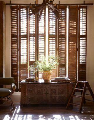 Rustic Track Lighting, Italian Style Home, Rustic Window Treatments, Sliding Door Window Treatments, Window Treatments Ideas, Modern Window Treatments, Interior Shutters, Farmhouse Interior, Trendy Bedroom