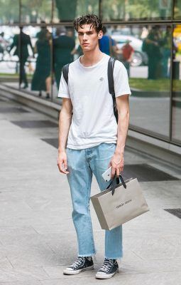 Jeans Guide, Outfit Cowok, Converse Style Women, Jeans Outfit Men, Outfits Hombre, Mens Outfit Inspiration, The Best Street Style, Stylish Boys, Style Looks